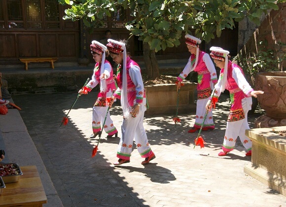 Dancing Bai girls